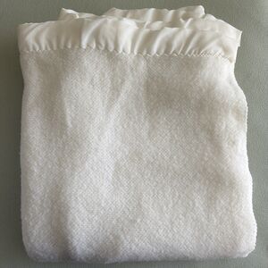 Vtg Faribo Acrylic/Poly White Blanket Waffle Weave Satin Trim 86x72" Full/Twin
